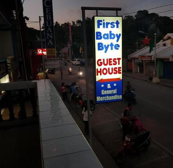 اتاق استاندارد با سرویس بهداشتی مشترک, First Baby Bytes Guest House