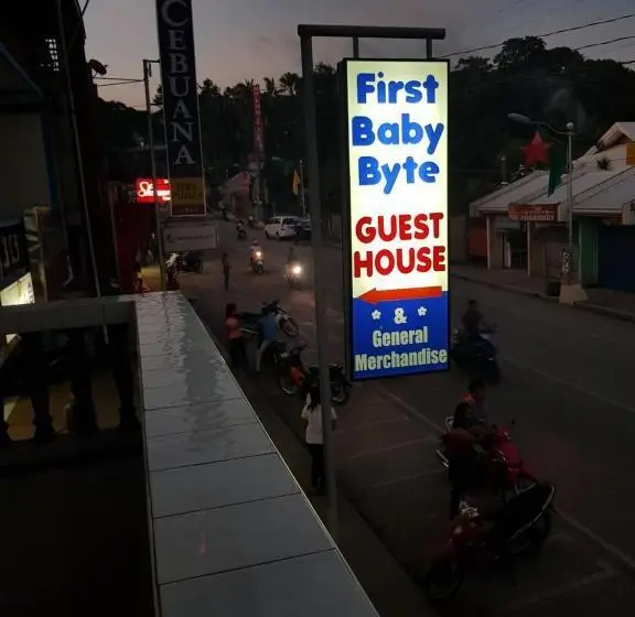 اتاق استاندارد با سرویس بهداشتی مشترک, First Baby Bytes Guest House