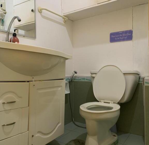 اتاق استاندارد با سرویس بهداشتی مشترک, First Baby Bytes Guest House
