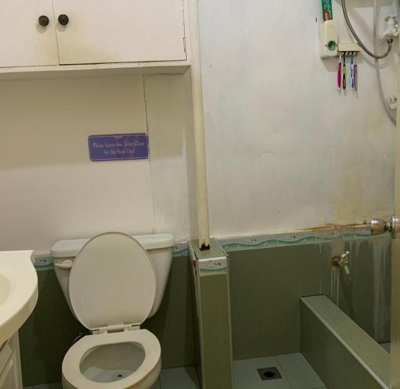 اتاق استاندارد با سرویس بهداشتی مشترک, First Baby Bytes Guest House
