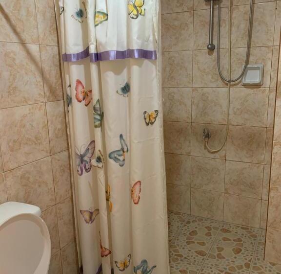 اتاق استاندارد برای معلولان, First Baby Bytes Guest House