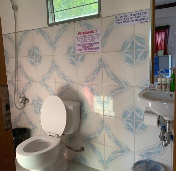 اتاق اکونومی, First Baby Bytes Guest House