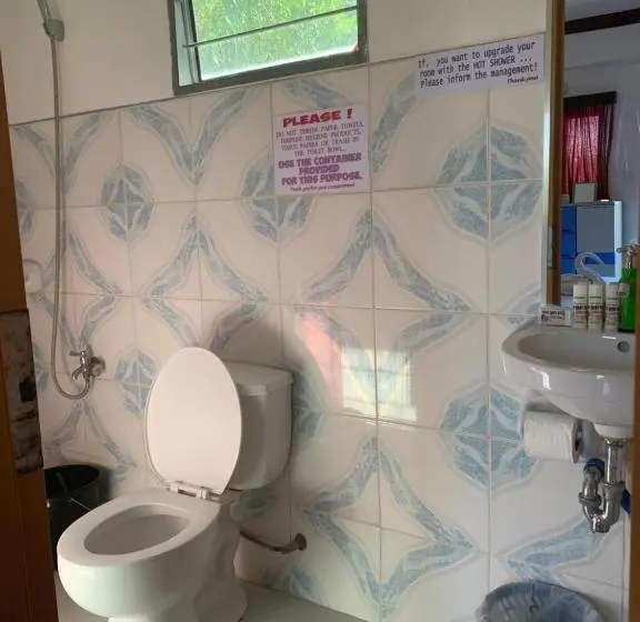 اتاق اکونومی, First Baby Bytes Guest House