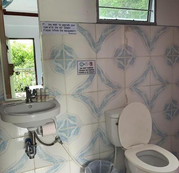 اتاق اکونومی, First Baby Bytes Guest House