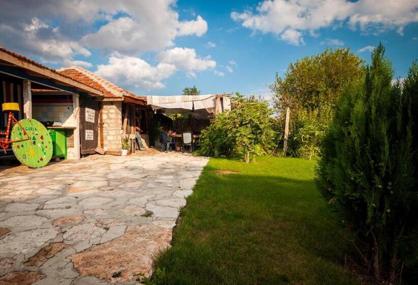 بنگله خانوادگی, Kosta Bungalows