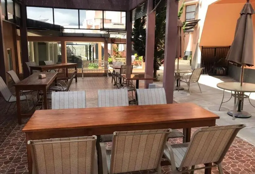 اتاق استاندارد یک تخته با سرویس بهداشتی مشترک, Revayah Hotels