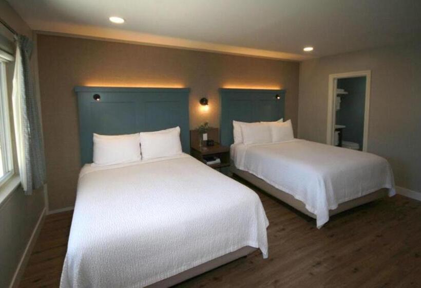 带2个双人床的标准工作室, Castle Inn