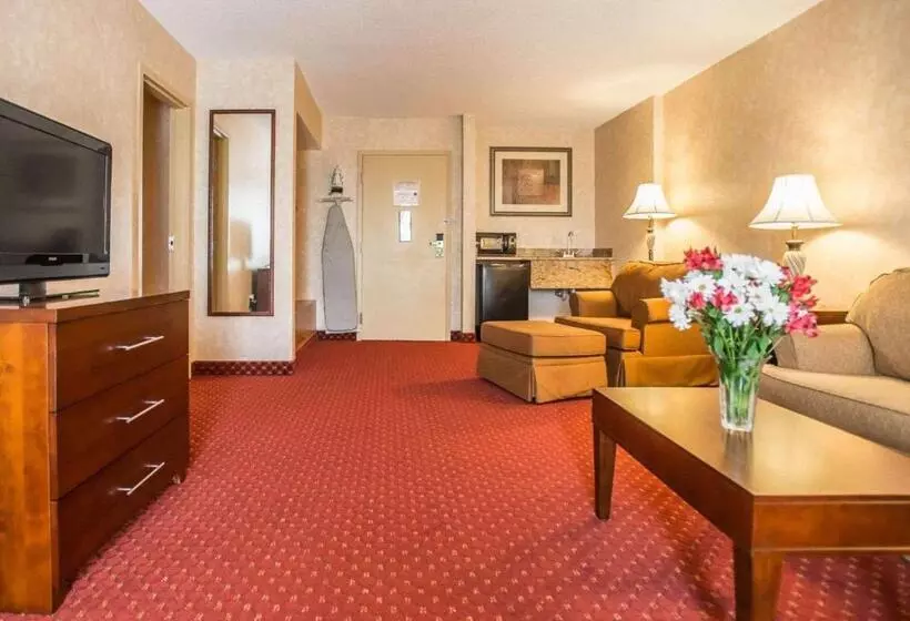 キングサイズベッドのスイートルーム, Comfort Inn Pocono Lakes Region
