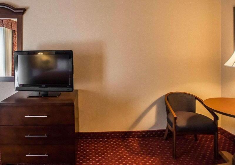 带大床的套房, Comfort Inn Pocono Lakes Region