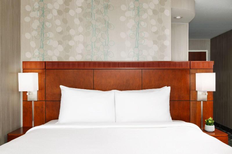 Люкс Кровать Кинг, Courtyard By Marriott Potomac Mills Woodbridge