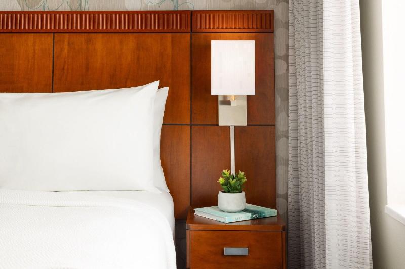 Люкс Кровать Кинг, Courtyard By Marriott Potomac Mills Woodbridge