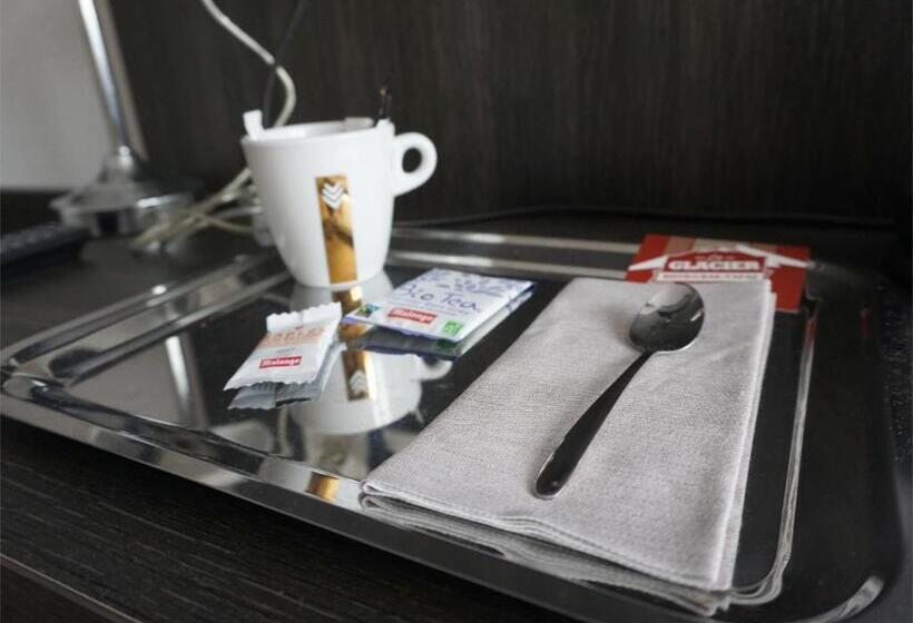 חדר סטנדרט לשלושה, Hôtel Le Glacier