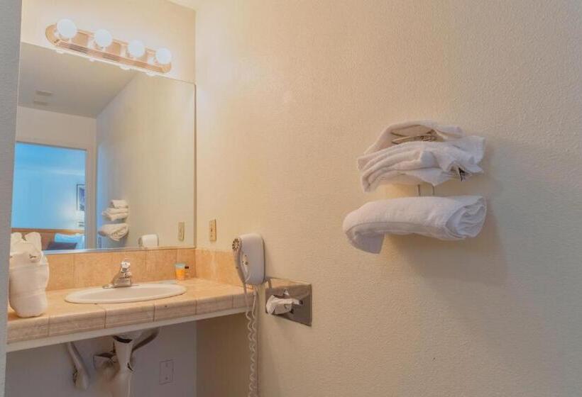 חדר דחוקס עם מיטת קינג, Mariposa Lodge