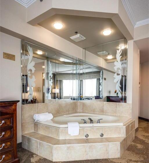 جناح مزود بجاكوزى, Monte Carlo Inn & Suites Downtown Markham