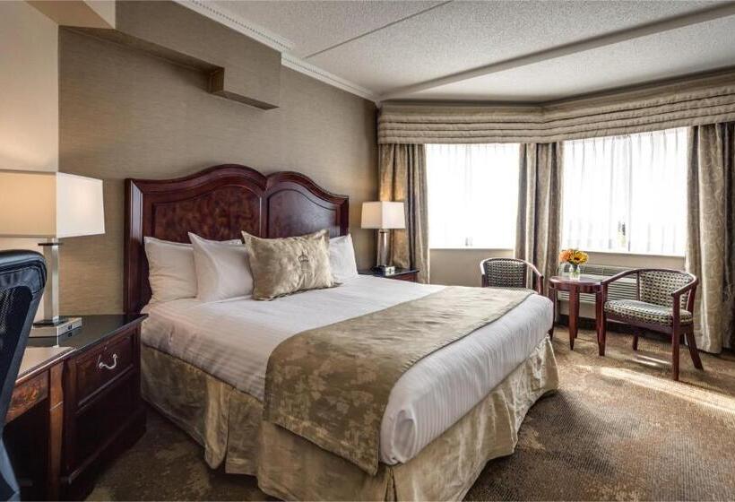 جناح مزود بجاكوزى, Monte Carlo Inn & Suites Downtown Markham