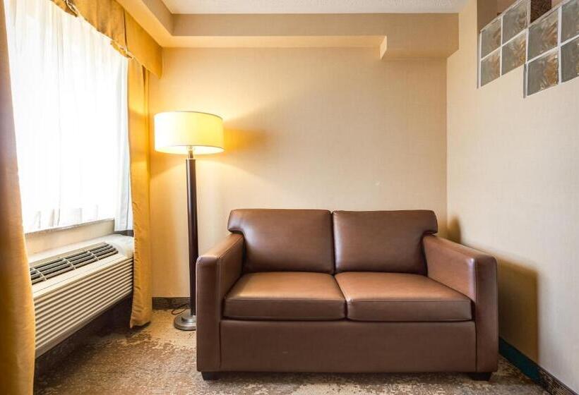 جناح, Monte Carlo Inn & Suites Downtown Markham