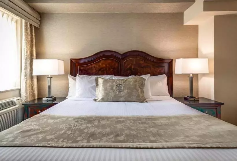 Deluxe Suite King Bed, Monte Carlo Inn & Suites Downtown Markham