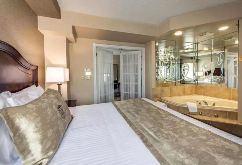 Deluxe Suite King Bed, Monte Carlo Inn & Suites Downtown Markham