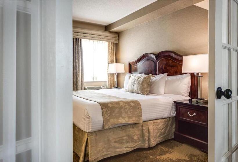 Люкс Deluxe Кровать Кинг, Monte Carlo Inn & Suites Downtown Markham