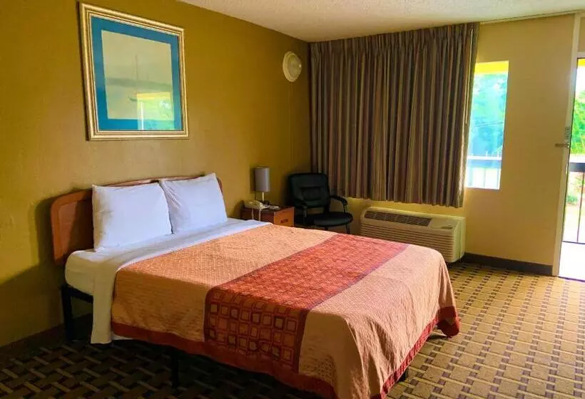 身障者適用キングサイズベッドルーム, Red Carpet Inn Kinston