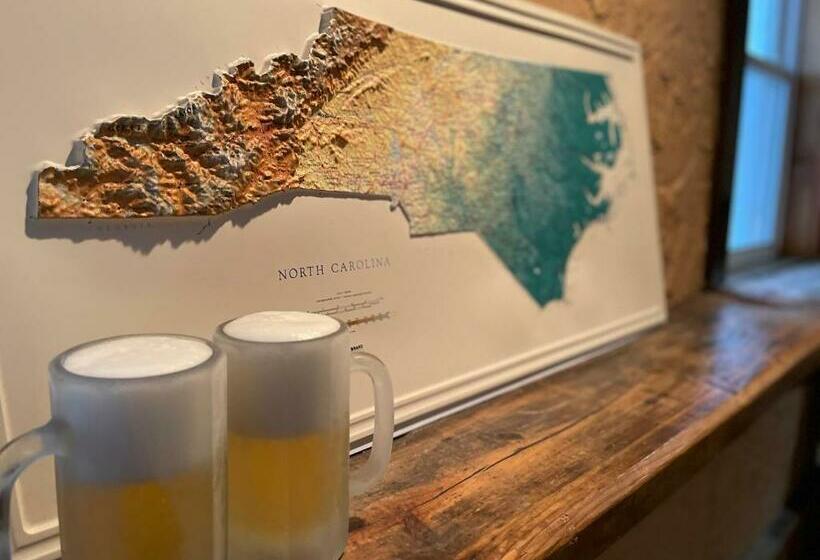 标准间, Skyline Village Inn