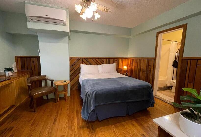 标准间, Skyline Village Inn