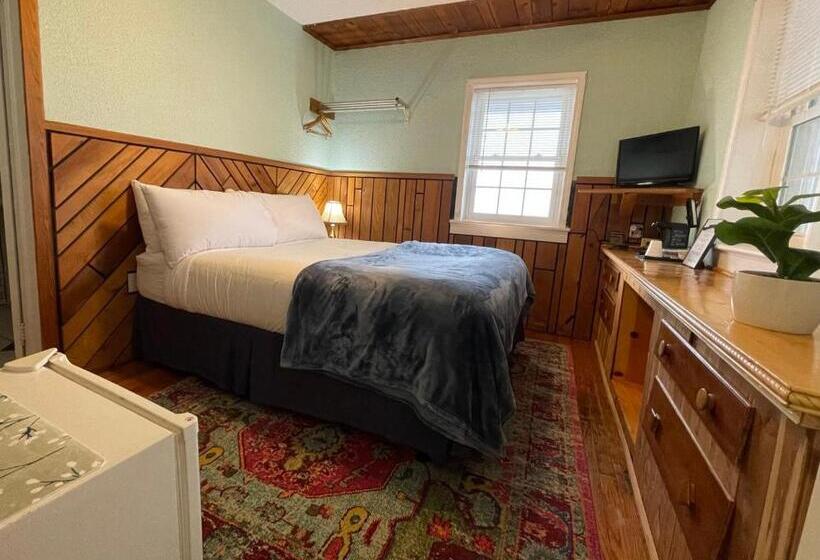 标准间, Skyline Village Inn