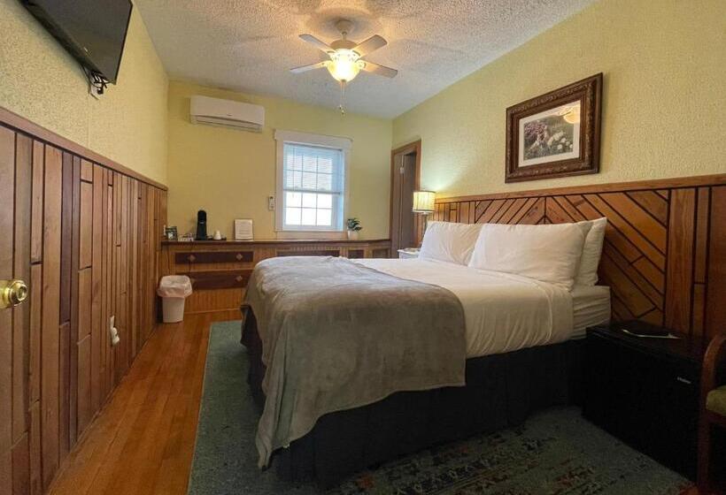 标准间, Skyline Village Inn