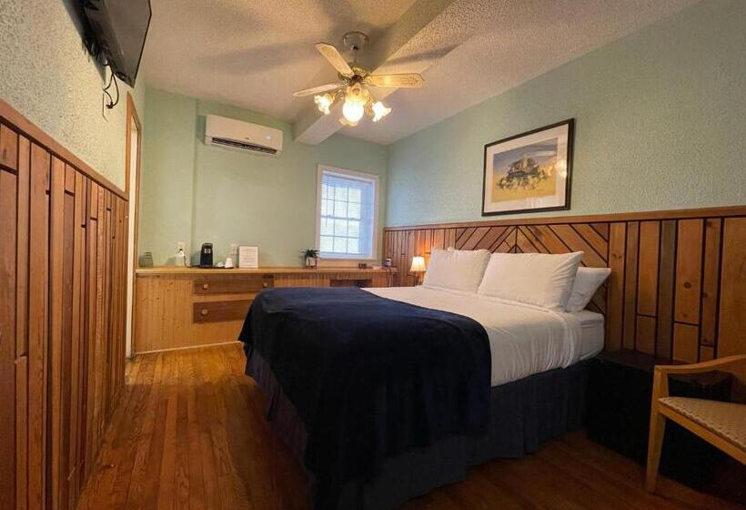 标准间, Skyline Village Inn