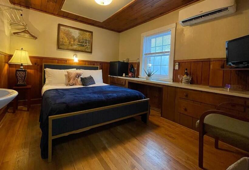 标准间, Skyline Village Inn