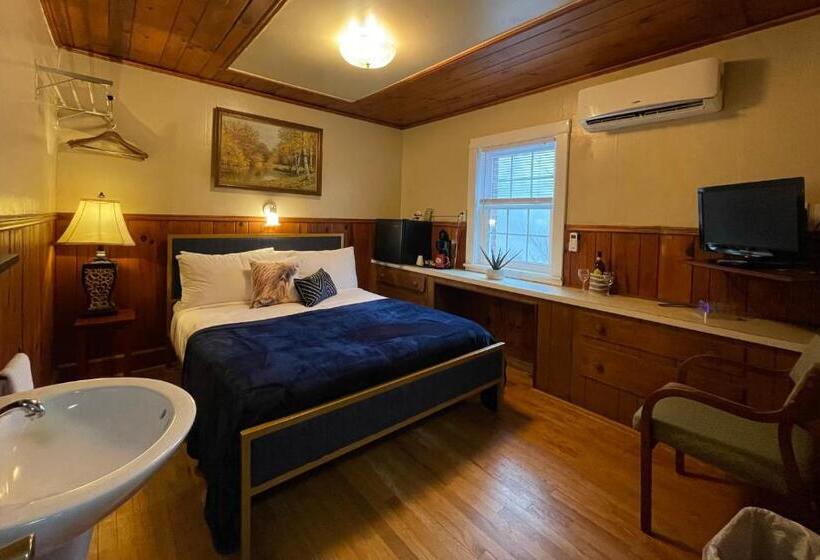 标准间, Skyline Village Inn