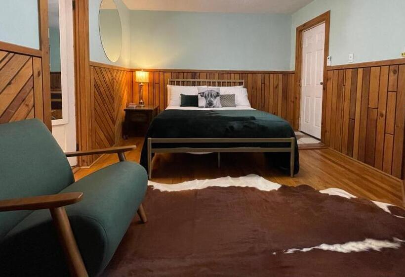 标准间, Skyline Village Inn