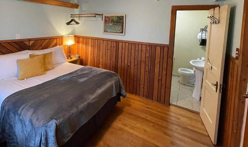 标准间, Skyline Village Inn