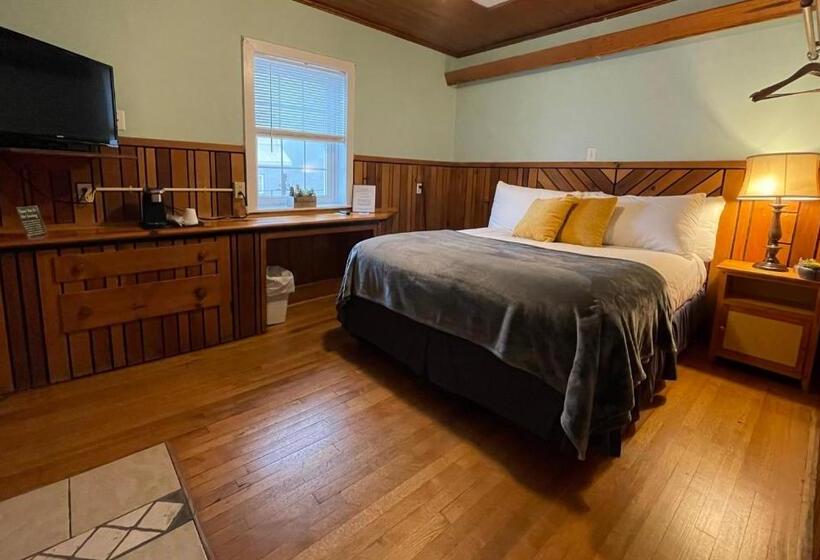 标准间, Skyline Village Inn