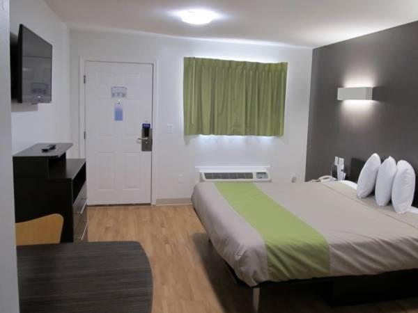 غرفة قياسية سرير كينج, Studio 6atlanta, Ga  Chamblee