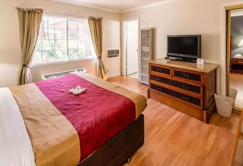 キングサイズベッドのスタンダードルーム, Econo Lodge Inn & Suites Heavenly Village Area