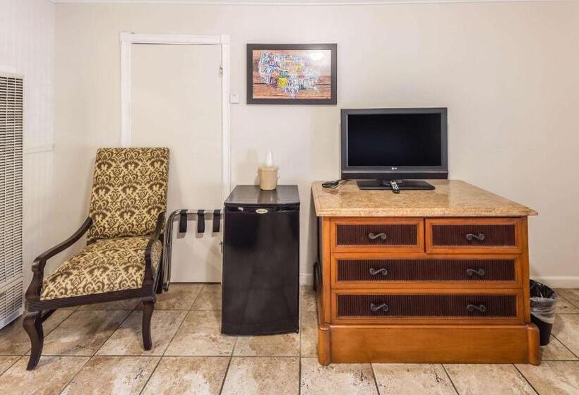 חדר סטנדרט שתי מיטות זוגיות, Econo Lodge Inn & Suites Heavenly Village Area