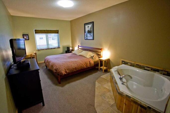 Стандартный Номер Кровать Кинг, Adventure Inn