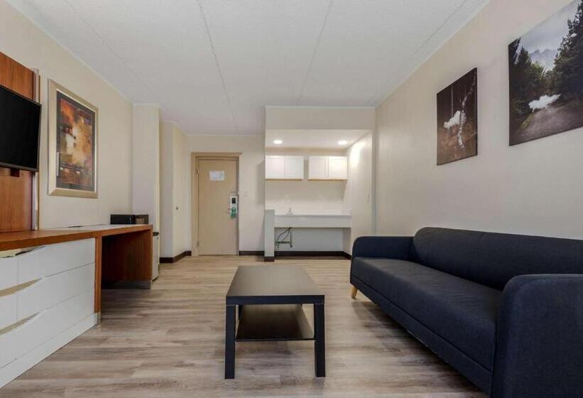 جناح, Quality Inn & Suites New Hartford   Utica