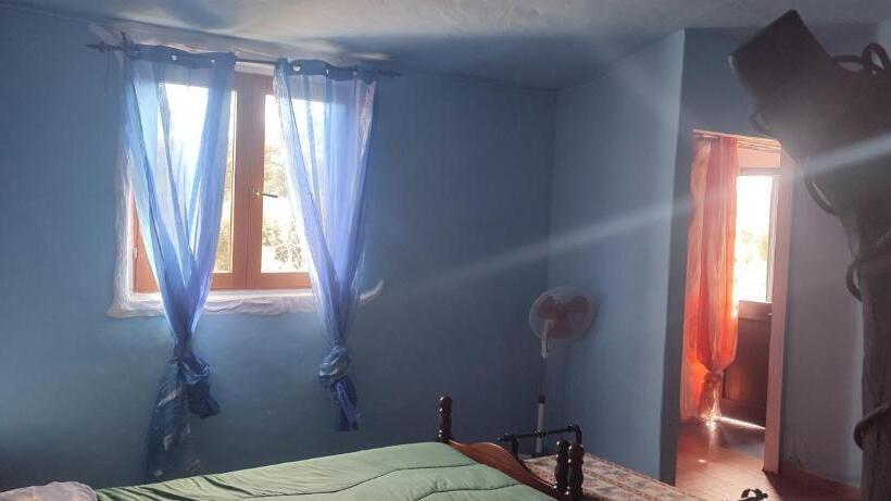 דירת חדר, Il Nuraghe