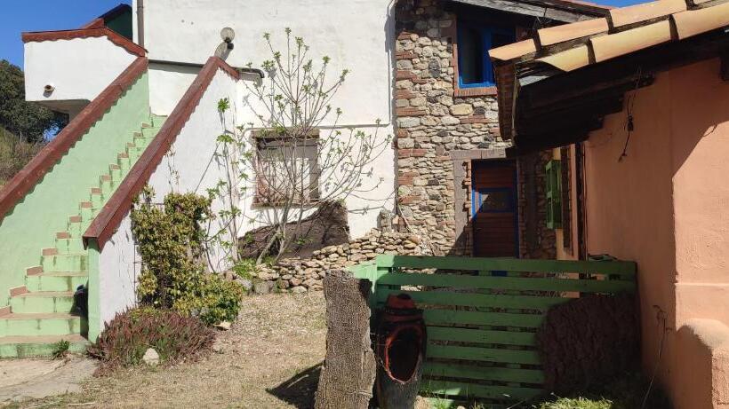 חדר סטנדרט לשלושה, Il Nuraghe