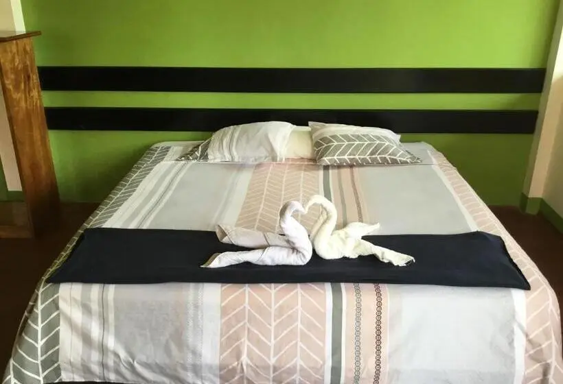 キングサイズベッドのデラックスルーム, Tambopata Hostel