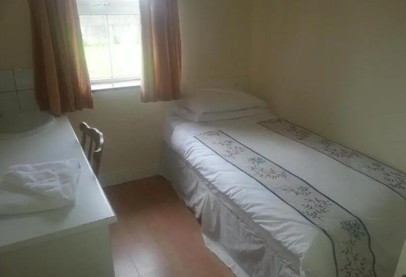 اتاق استاندارد یک نفره, Courtbrack Accommodation   Hostel