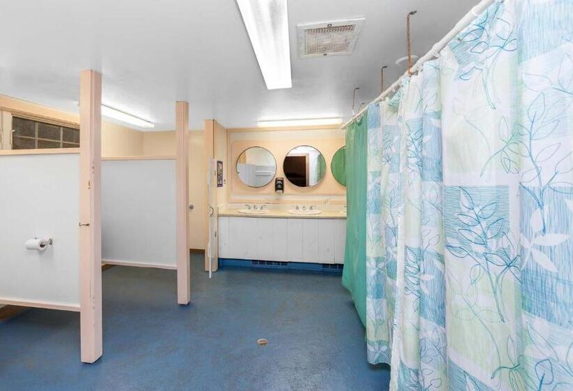 سرير فى غرفة مشتركه, Hi Martha S Vineyard   Hostel