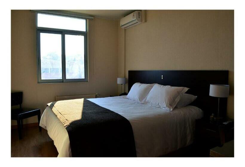 חדר משפחתי, Plaza Cienfuegos