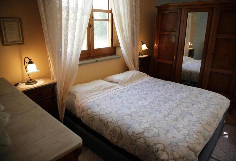 스탠다드 트리플 룸, Su Livariu