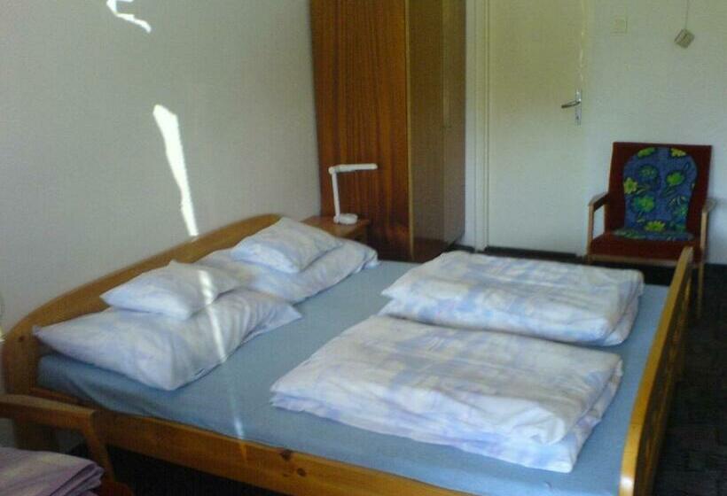 إستوديو قياسى, Hársfaapartman és Vendégház