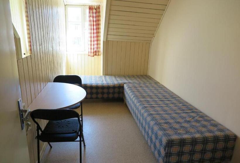 اتاق اکونومی با حمام مشترک, Senoji Vaistine