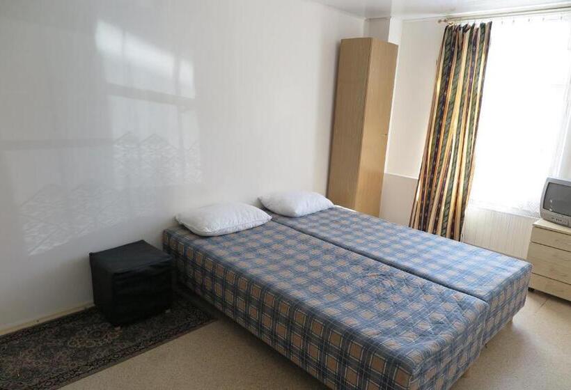 اتاق سوپریور, Senoji Vaistine