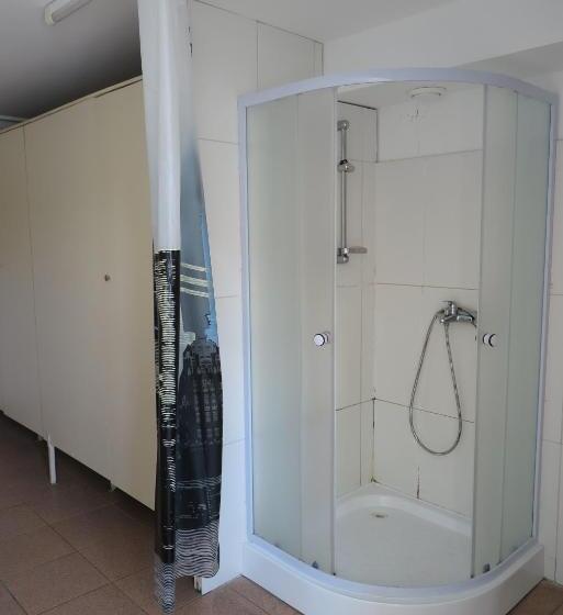 اتاق چهار تخته با دستشویی مشترک, Senoji Vaistine